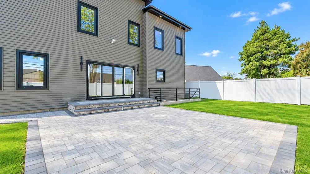 79 Greenbelt Lane East Meadow, NY 11756