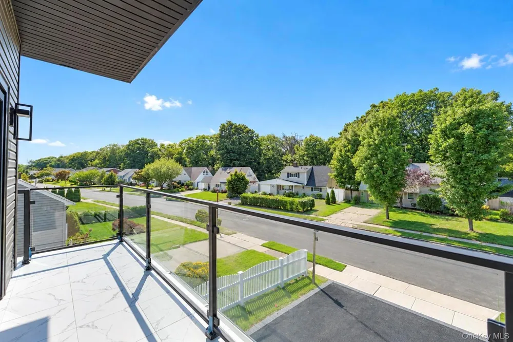 79 Greenbelt Lane East Meadow, NY 11756