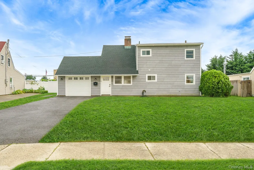 12 Squirrel Lane Levittown, NY 11756