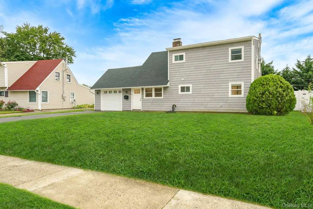 12 Squirrel Lane Levittown, NY 11756