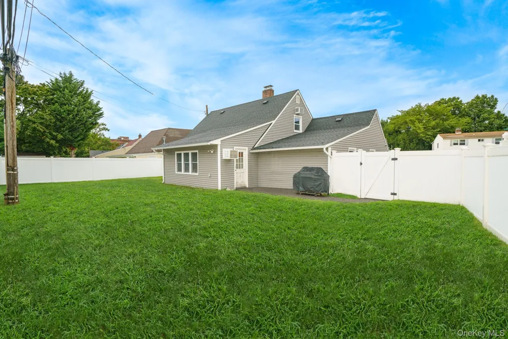 12 Squirrel Lane Levittown, NY 11756