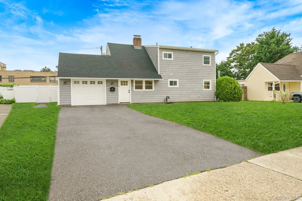 12 Squirrel Lane Levittown, NY 11756