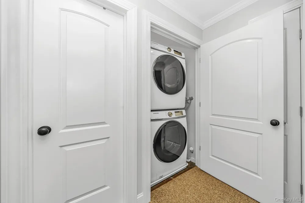12 Squirrel Lane Levittown, NY 11756