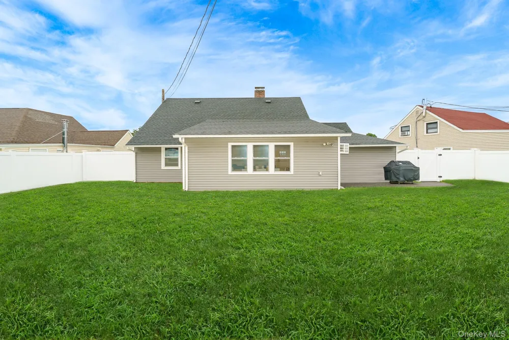 12 Squirrel Lane Levittown, NY 11756