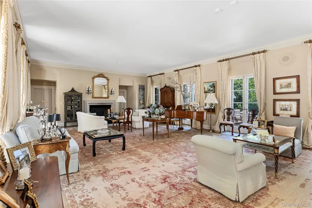 100 Horseshoe Road Mill Neck, NY 11765