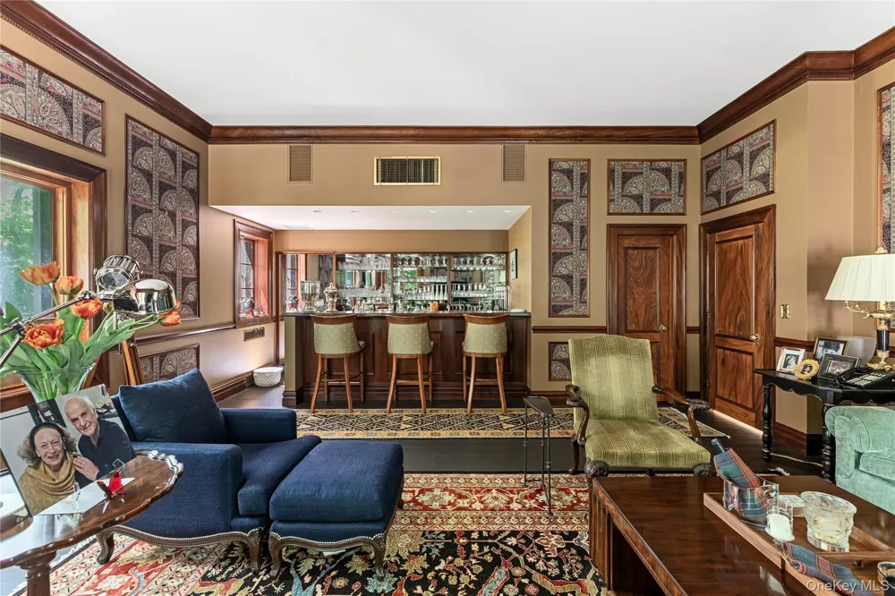 100 Horseshoe Road Mill Neck, NY 11765