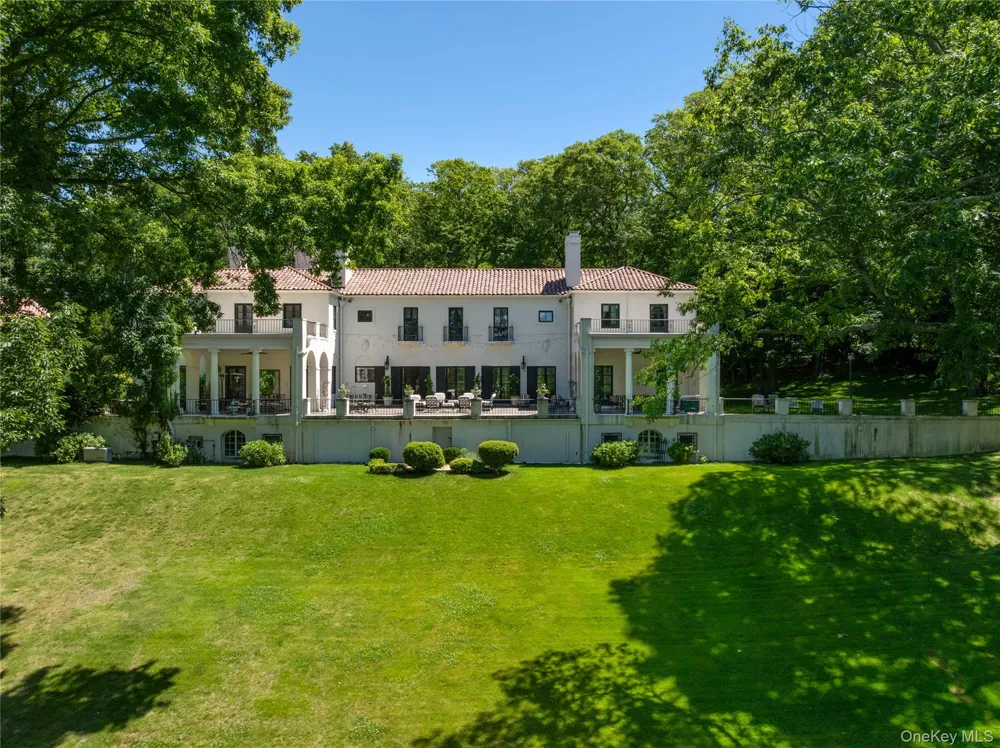 100 Horseshoe Road Mill Neck, NY 11765