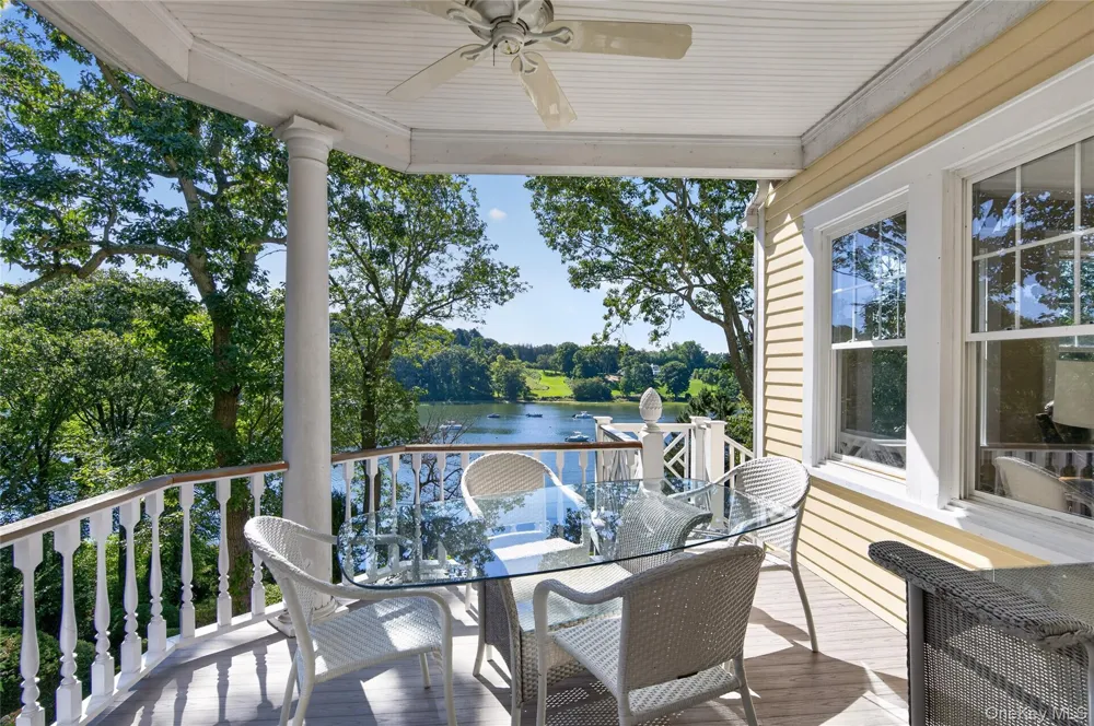 10 Holden Lane Bayville, NY 11709