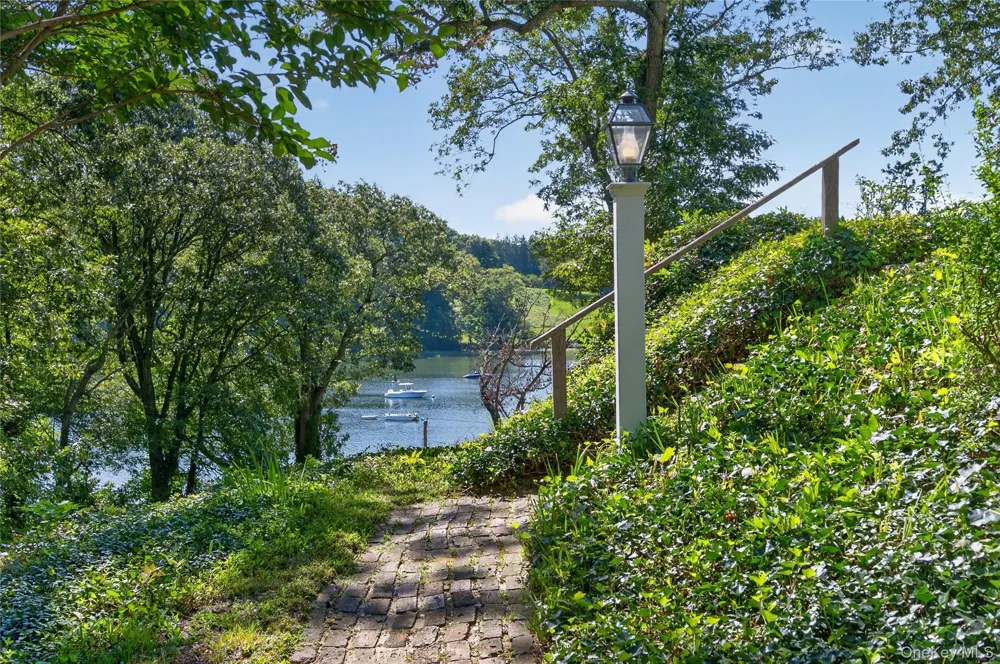 10 Holden Lane Bayville, NY 11709
