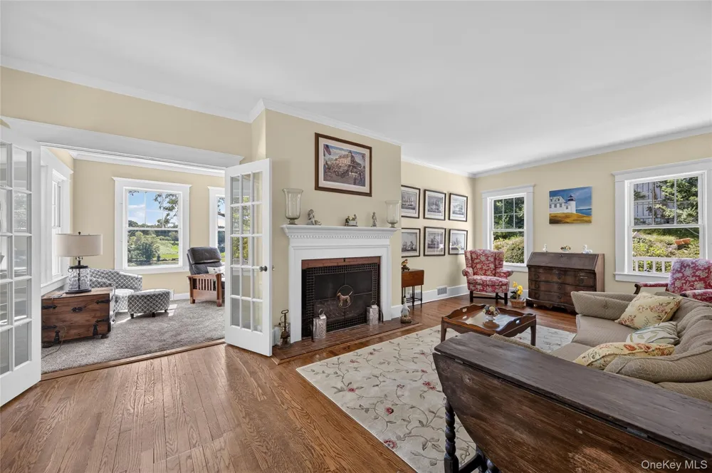 10 Holden Lane Bayville, NY 11709