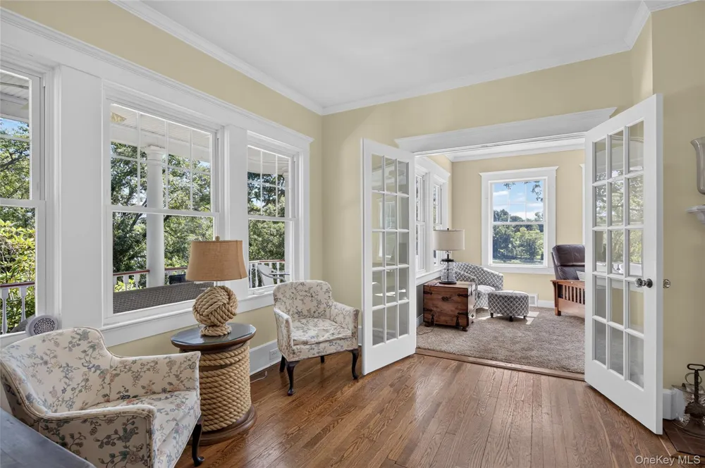 10 Holden Lane Bayville, NY 11709