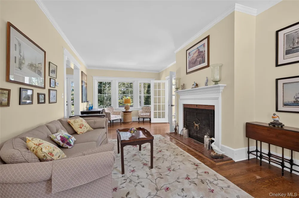 10 Holden Lane Bayville, NY 11709