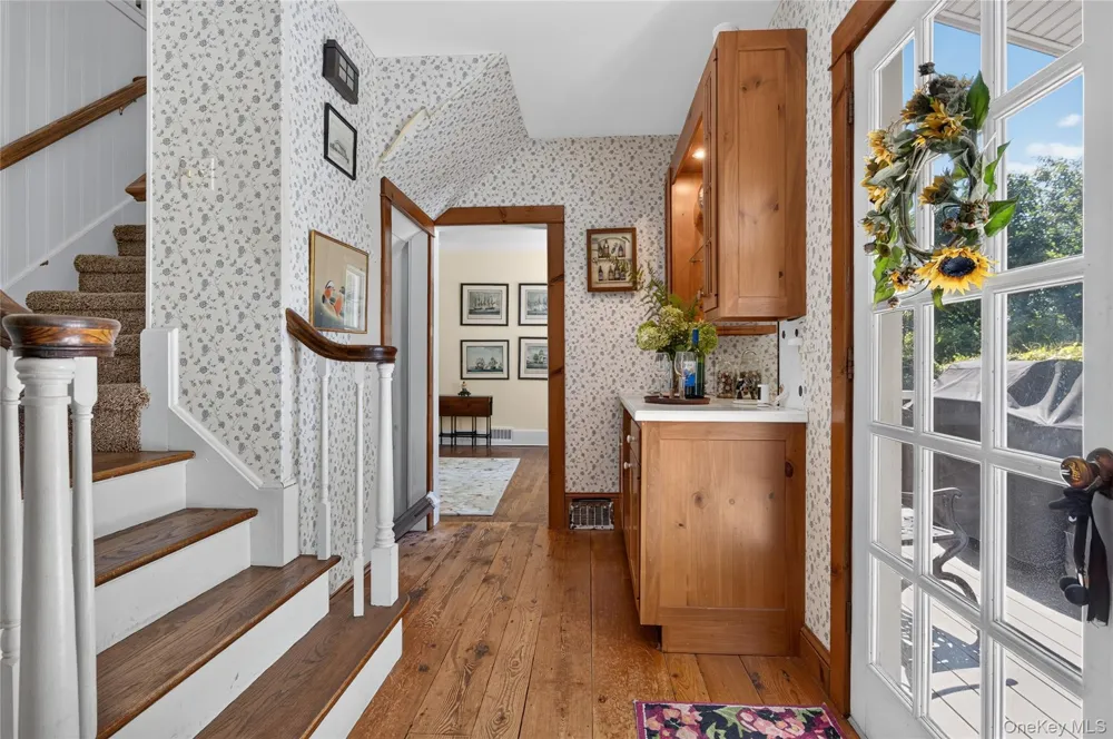10 Holden Lane Bayville, NY 11709