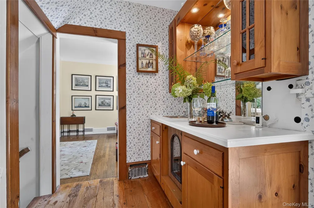 10 Holden Lane Bayville, NY 11709