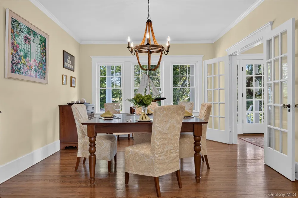 10 Holden Lane Bayville, NY 11709