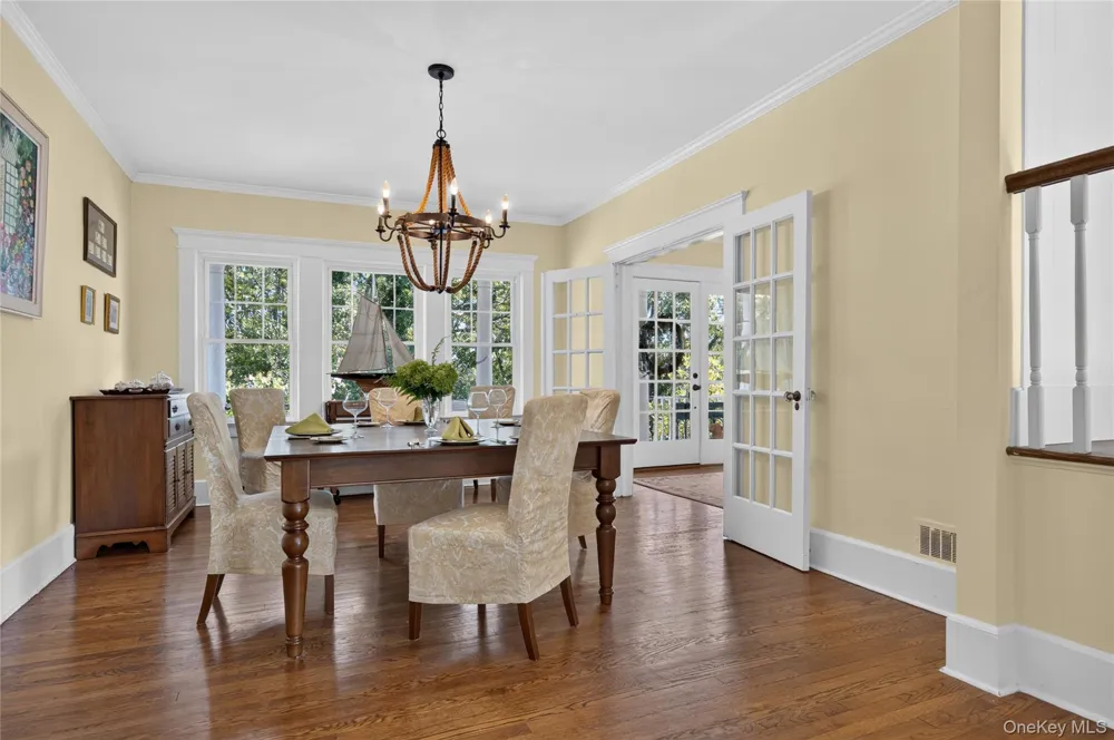 10 Holden Lane Bayville, NY 11709