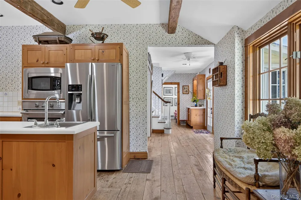 10 Holden Lane Bayville, NY 11709