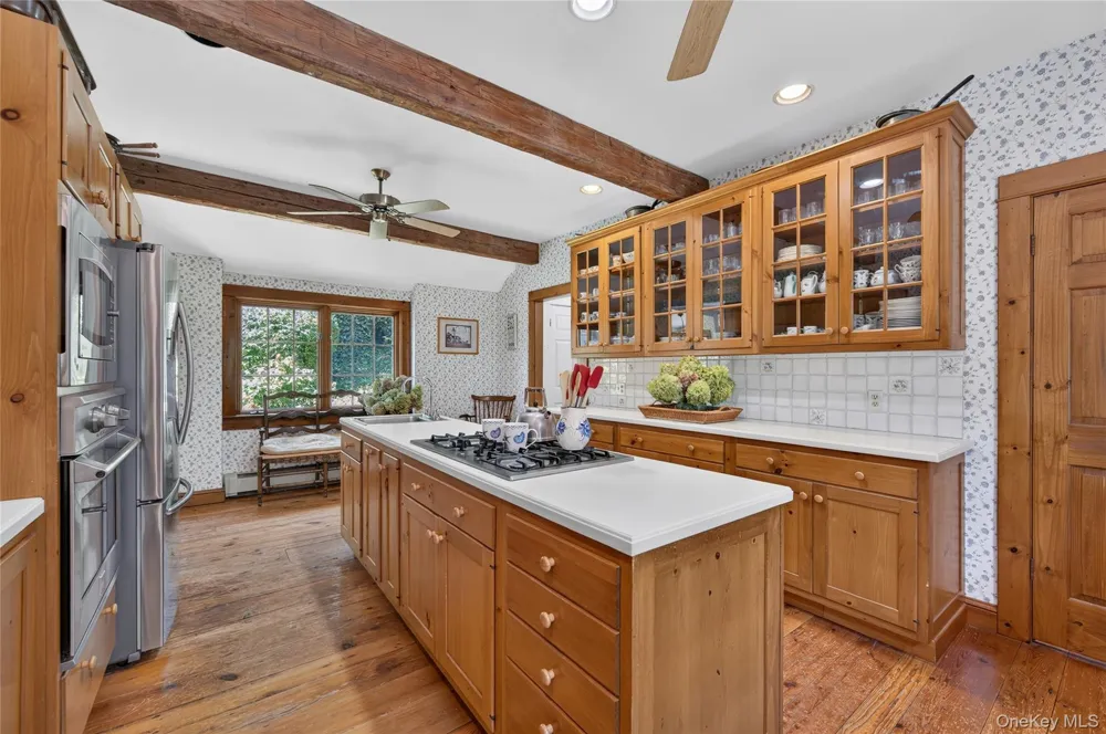 10 Holden Lane Bayville, NY 11709