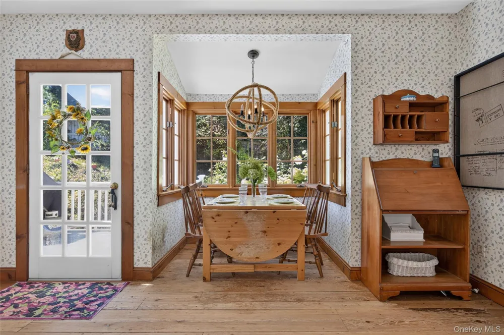 10 Holden Lane Bayville, NY 11709