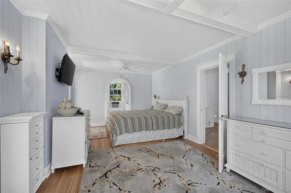 10 Holden Lane Bayville, NY 11709