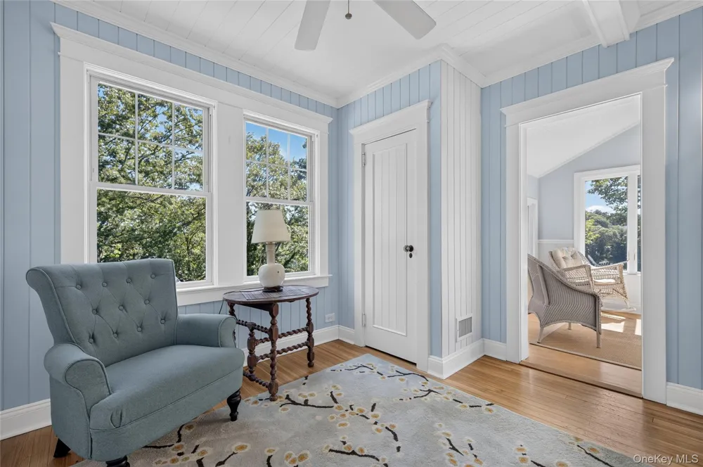 10 Holden Lane Bayville, NY 11709