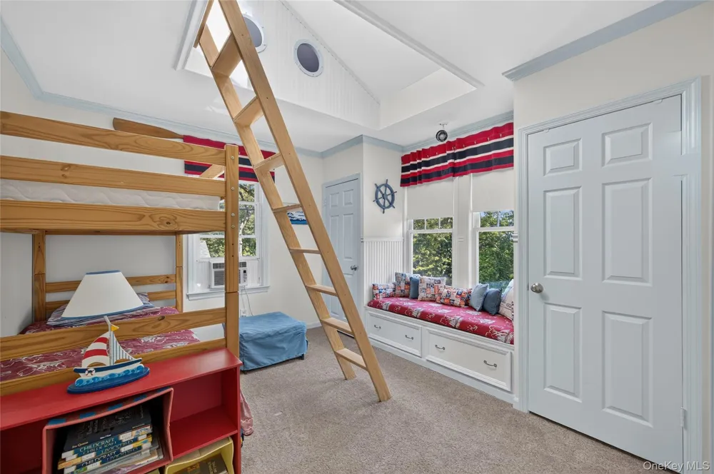 10 Holden Lane Bayville, NY 11709