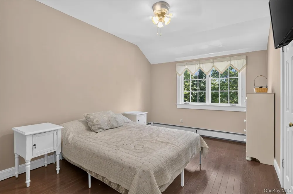 10 Holden Lane Bayville, NY 11709