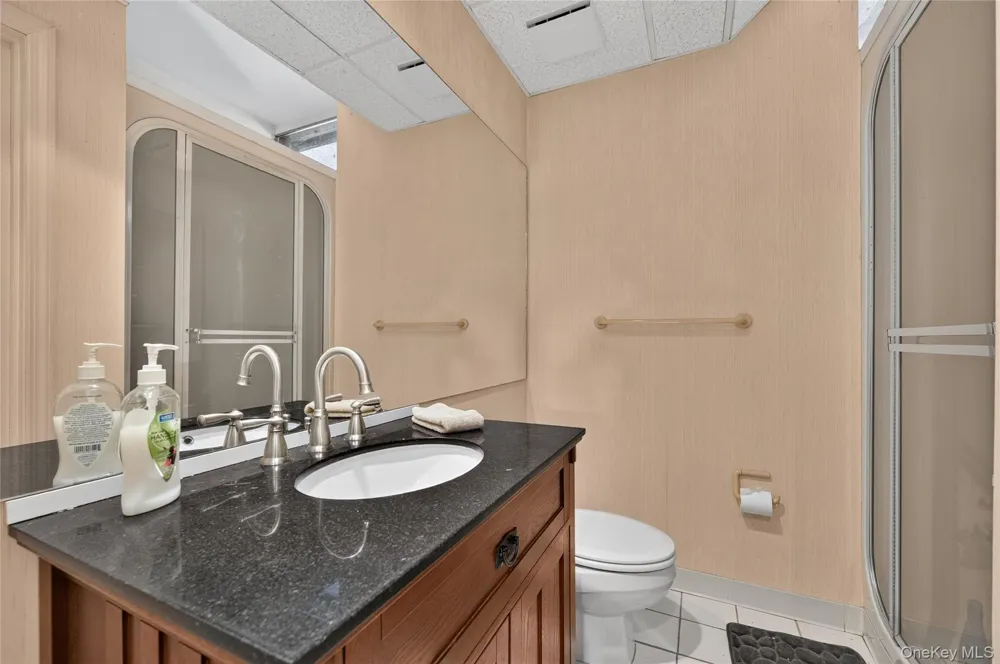 10 Holden Lane Bayville, NY 11709
