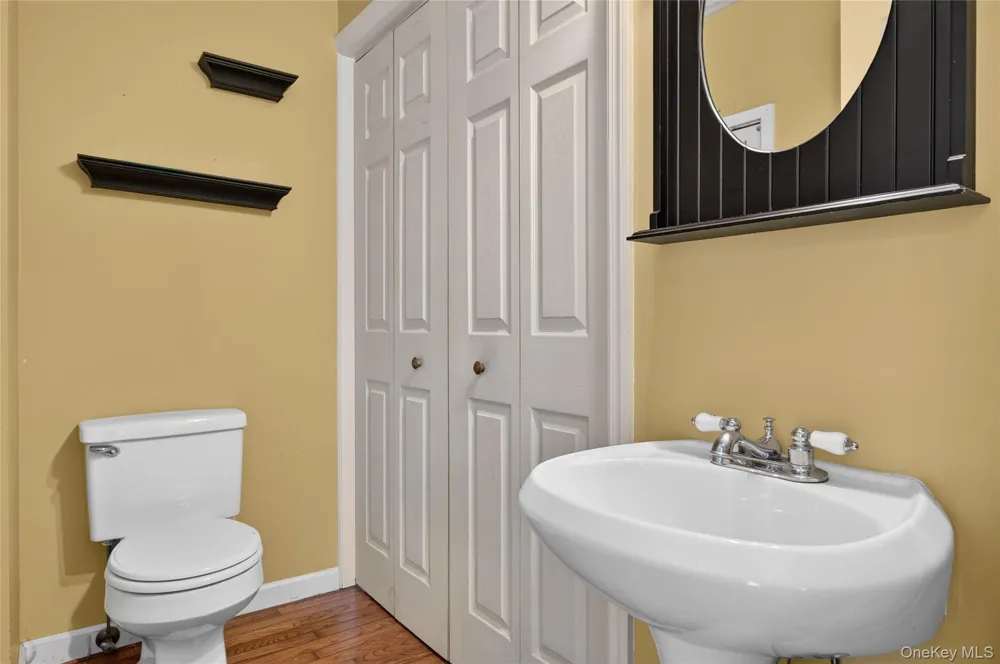 10 Holden Lane Bayville, NY 11709