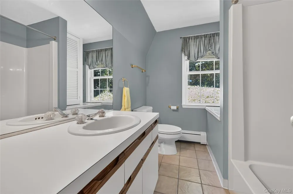 10 Holden Lane Bayville, NY 11709