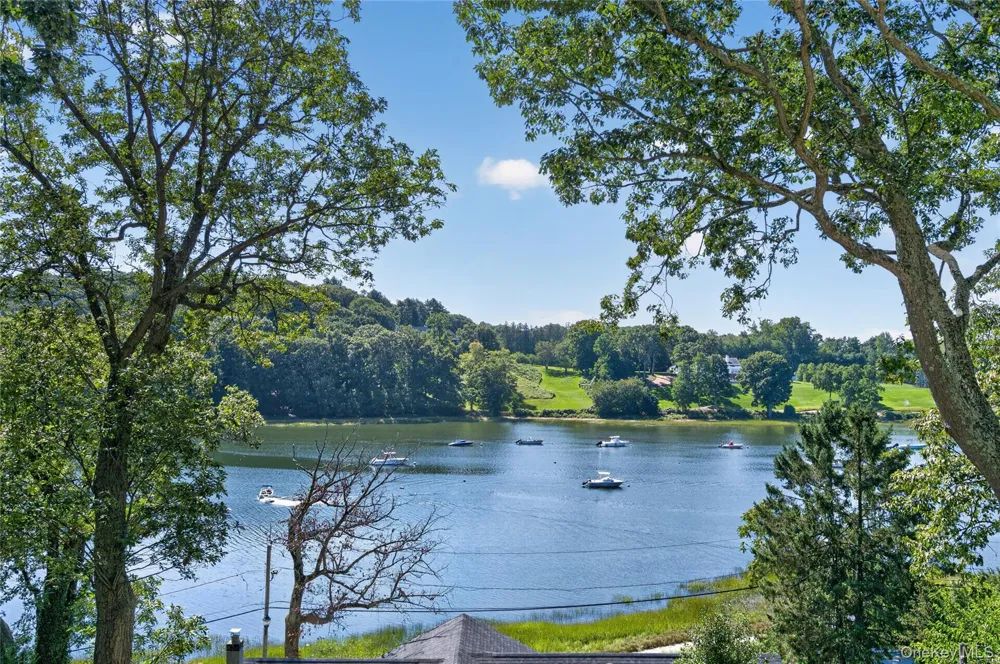 10 Holden Lane Bayville, NY 11709