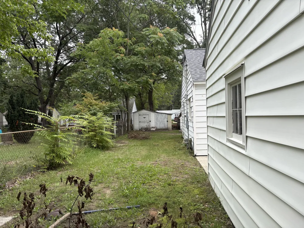 1362 E Summit Avenue Muskegon, MI 49444