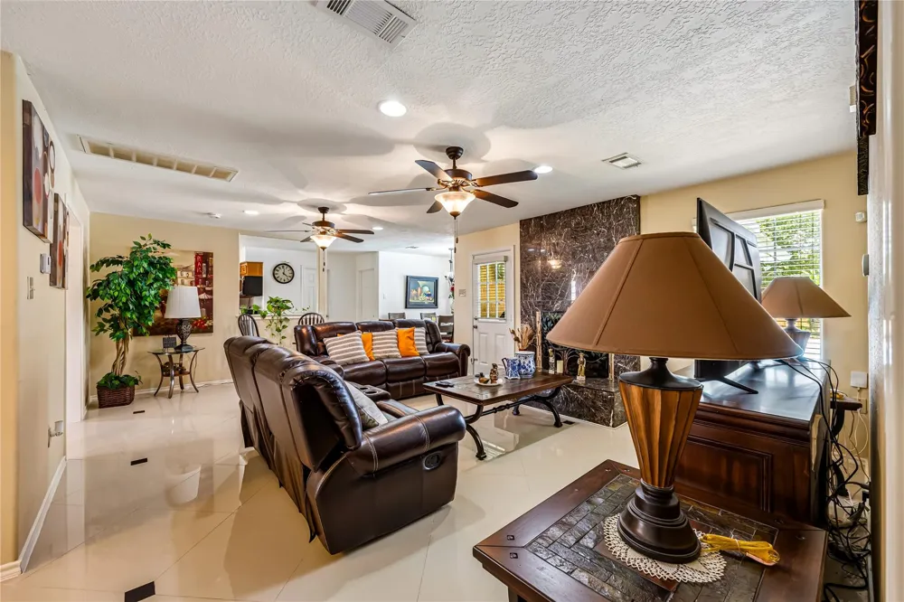 13619 Whitchurch Way Houston, TX 77015