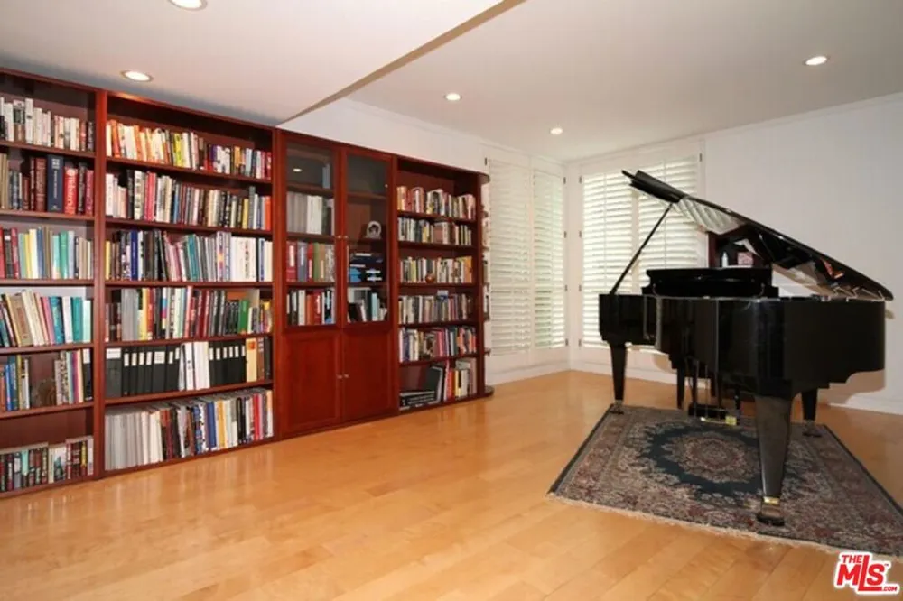 1550 Greenfield Avenue #201 Los Angeles, CA 90025