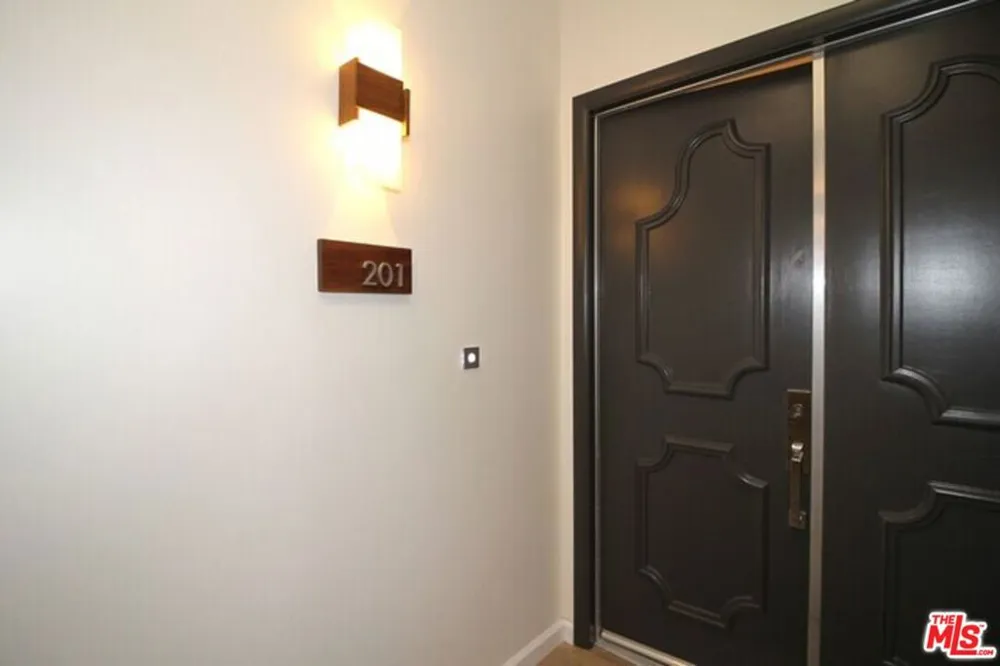1550 Greenfield Avenue #201 Los Angeles, CA 90025