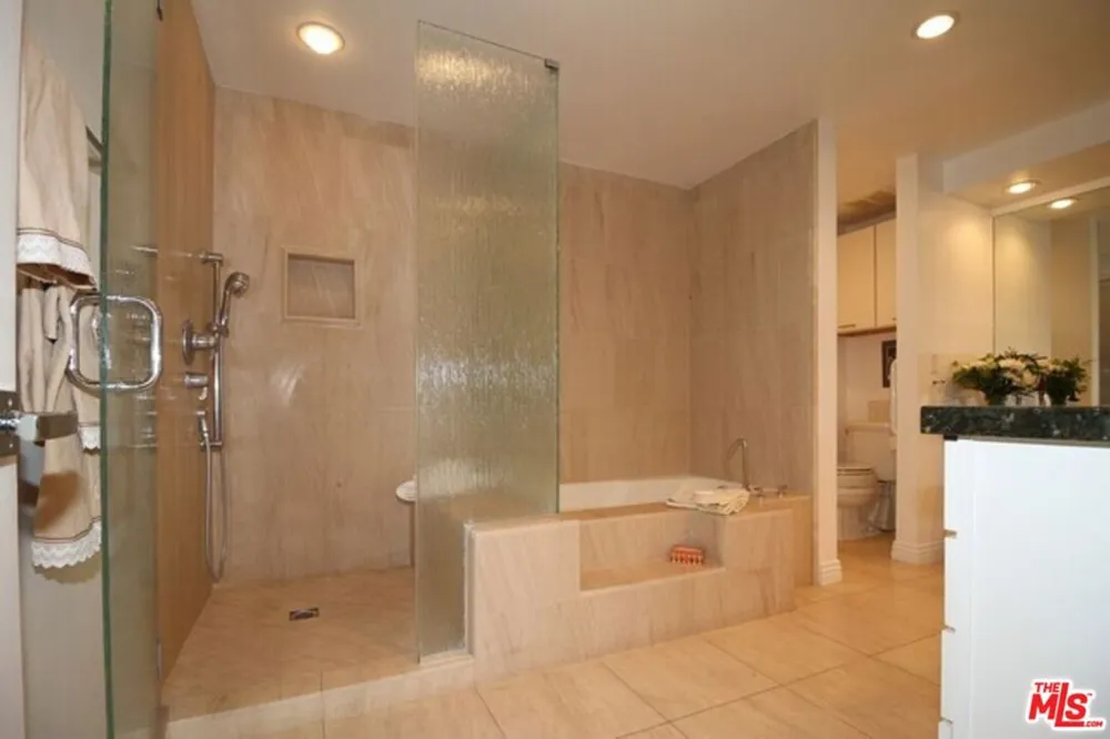 1550 Greenfield Avenue #201 Los Angeles, CA 90025