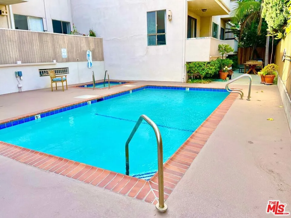 1550 Greenfield Avenue #201 Los Angeles, CA 90025