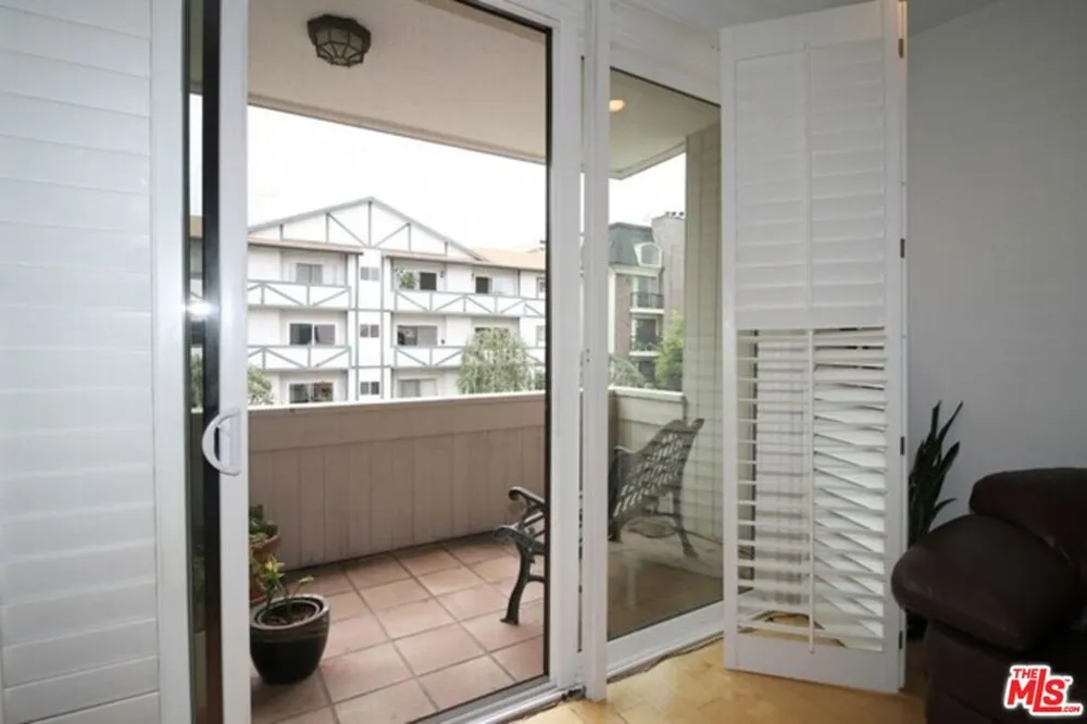 1550 Greenfield Avenue #201 Los Angeles, CA 90025