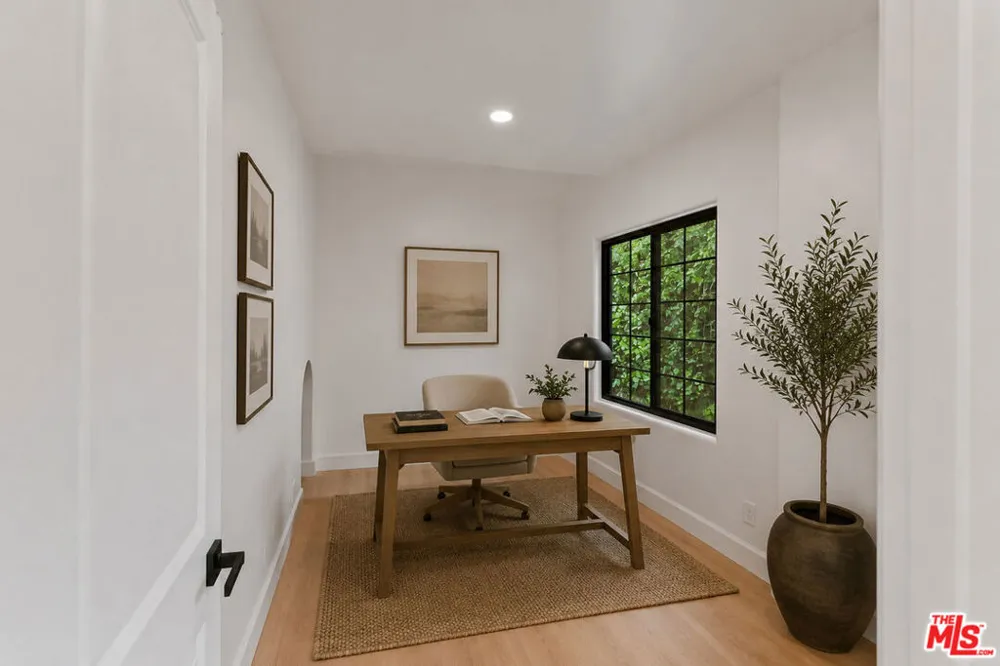 1800 E Benedict Canyon Drive Beverly Hills, CA 90210