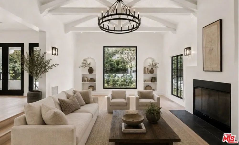 1800 E Benedict Canyon Drive Beverly Hills, CA 90210