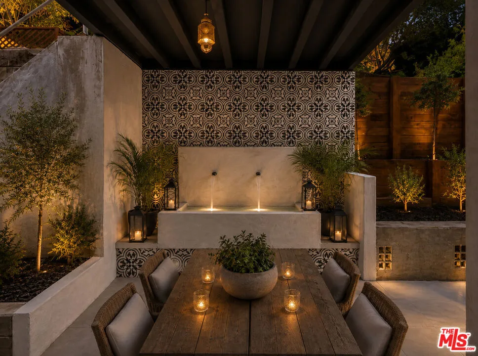 1800 E Benedict Canyon Drive Beverly Hills, CA 90210