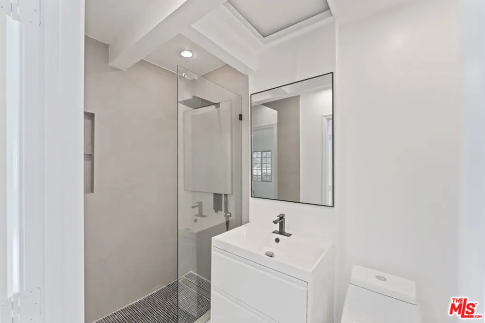 1800 E Benedict Canyon Drive Beverly Hills, CA 90210