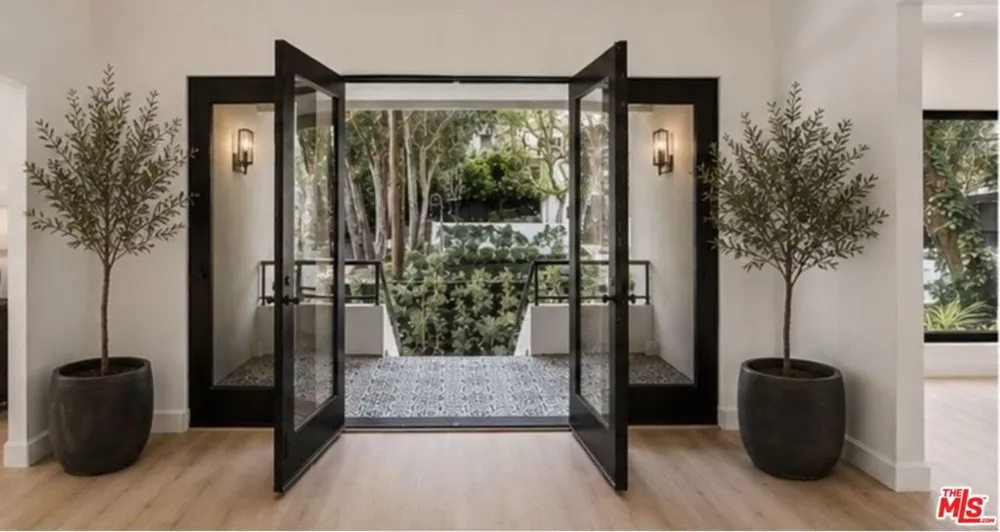 1800 E Benedict Canyon Drive Beverly Hills, CA 90210