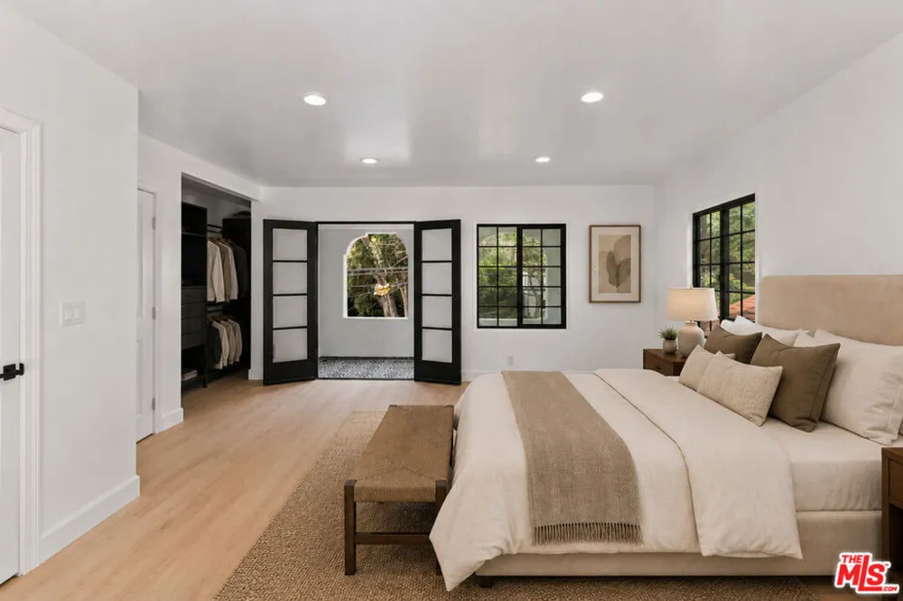 1800 E Benedict Canyon Drive Beverly Hills, CA 90210