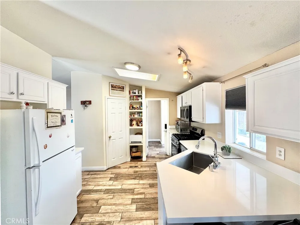 989 Bettina San Jacinto, CA 92582