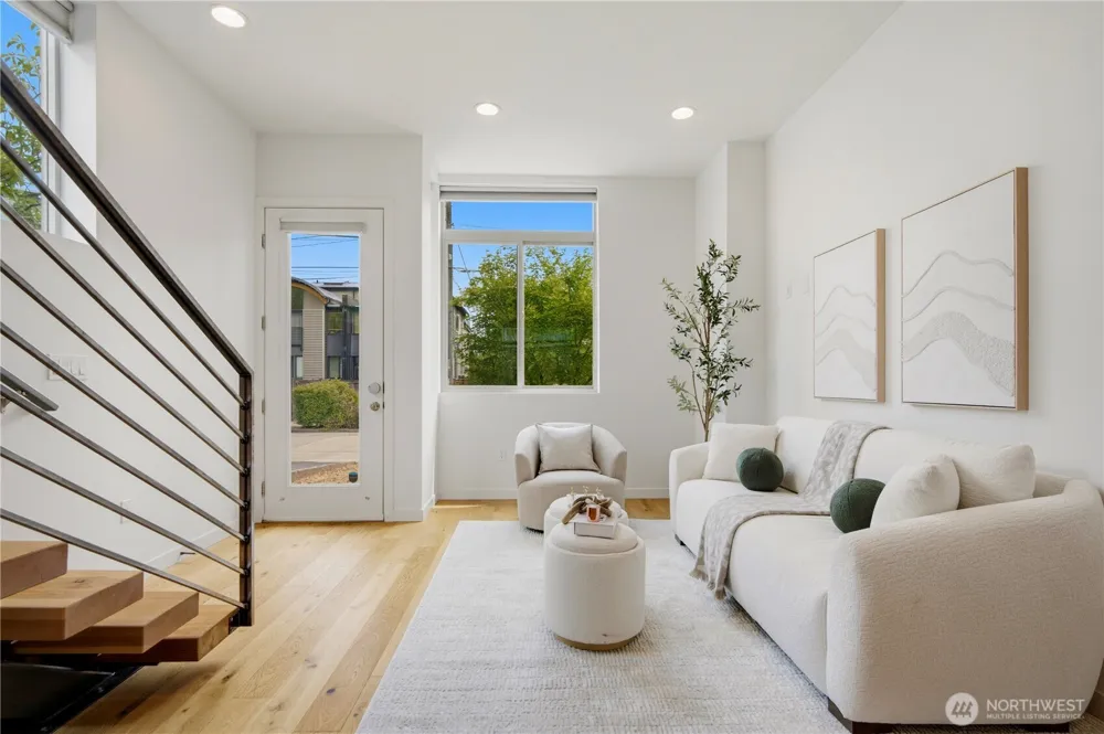 3043 C 21st Avenue W Seattle, WA 98199