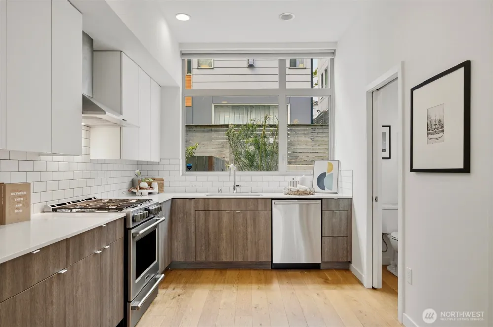 3043 C 21st Avenue W Seattle, WA 98199