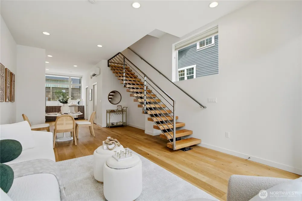 3043 C 21st Avenue W Seattle, WA 98199