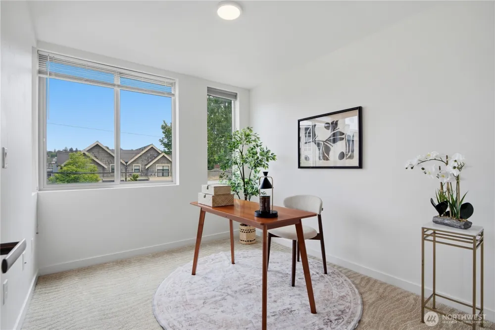 3043 C 21st Avenue W Seattle, WA 98199