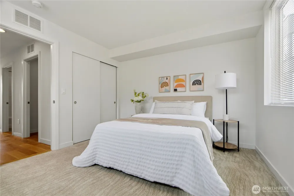 3043 C 21st Avenue W Seattle, WA 98199